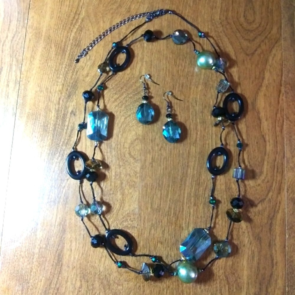 Beautiful threaded glass stone necklace with matching earrings set